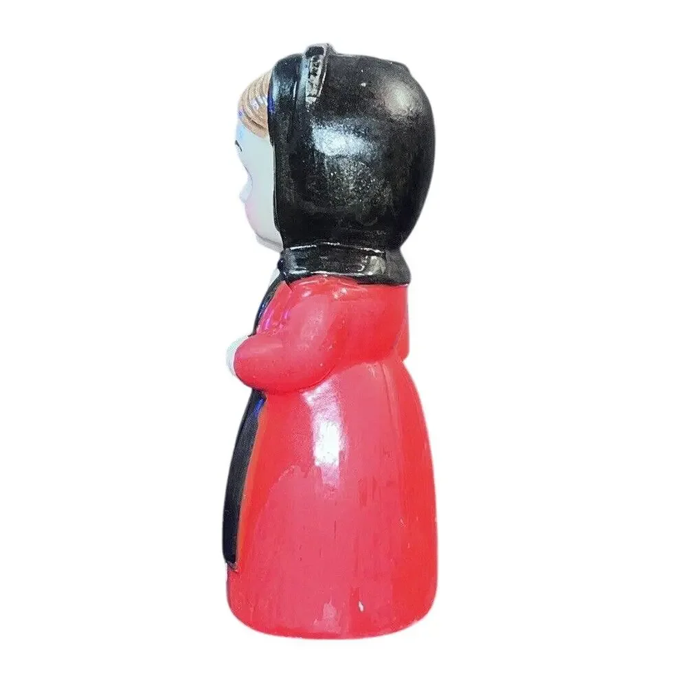 Amish Couple Salt and Pepper Shakers 5